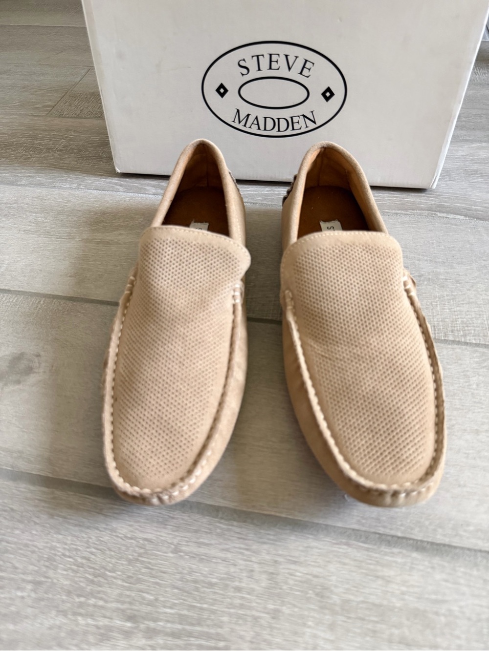 Steve Madden Beige Suede Perforated Slip-On Loafers -new in box -moccasins size - Picture 3 of 8